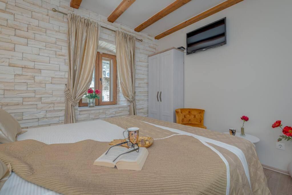 Diva 1,Stylish Old Town Studio Apartment Near Beach
