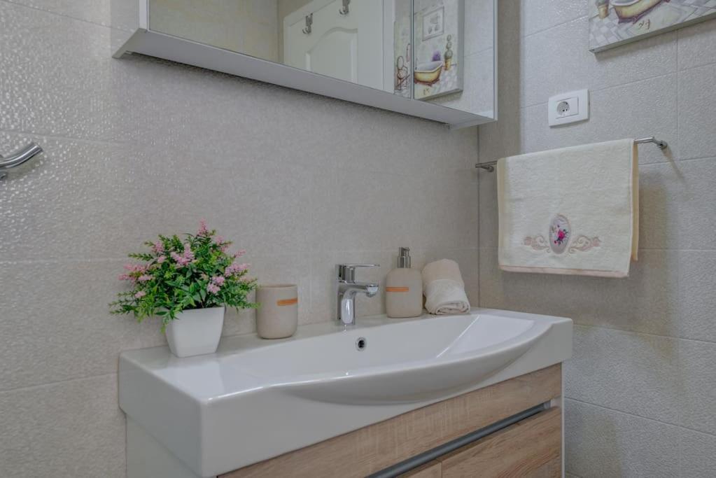 Apartment Diva 1,Stylish Old Town Studio Apartment Near Beach Split