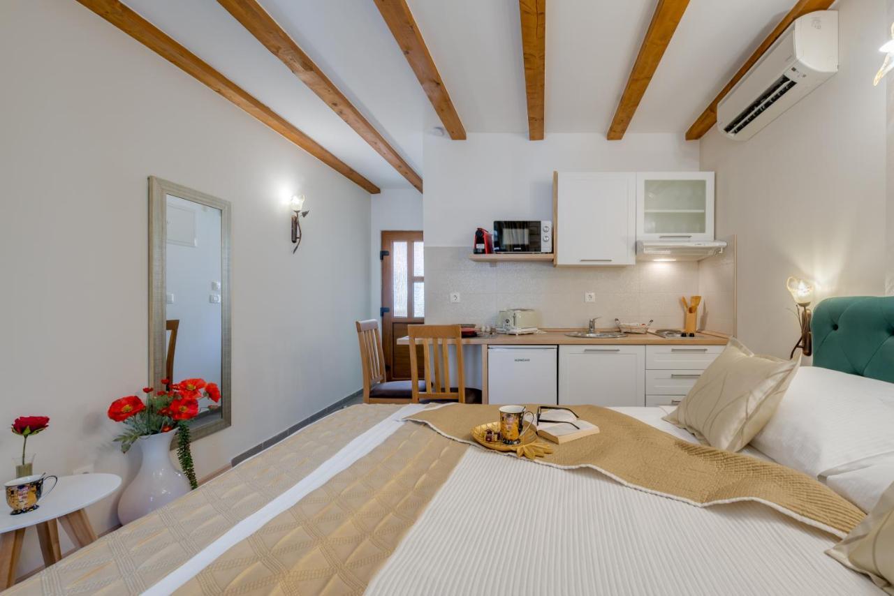 Apartment Diva 1,Stylish Old Town Studio Apartment Near Beach *