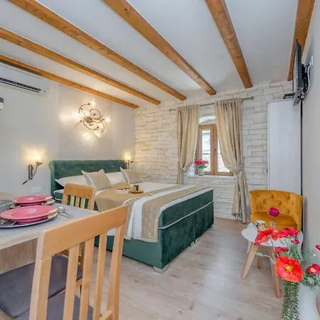 Diva 1,Stylish Old Town Studio Apartment Near Beach Split Exterior photo