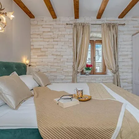 Diva 1,Stylish Old Town Studio Apartment Near Beach Split Exterior photo