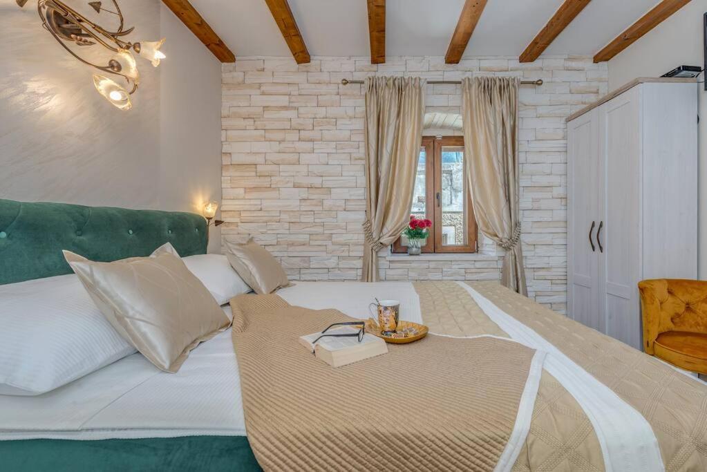 Diva 1,Stylish Old Town Studio Apartment Near Beach