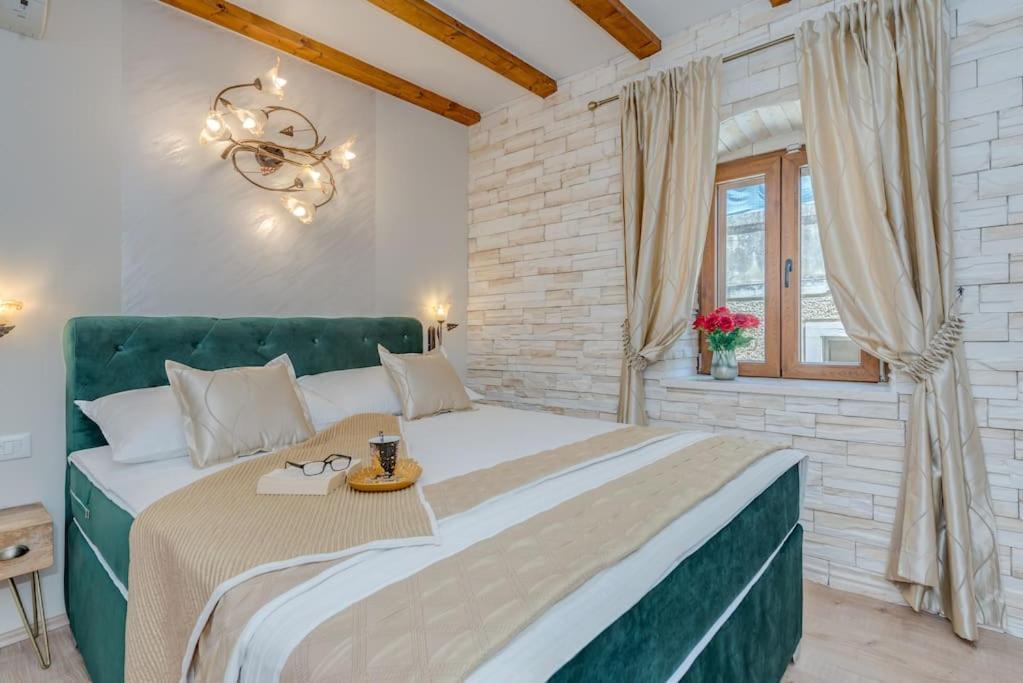 Diva 1,Stylish Old Town Studio Apartment Near Beach *