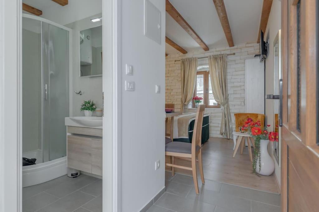 Diva 1,Stylish Old Town Studio Apartment Near Beach Split